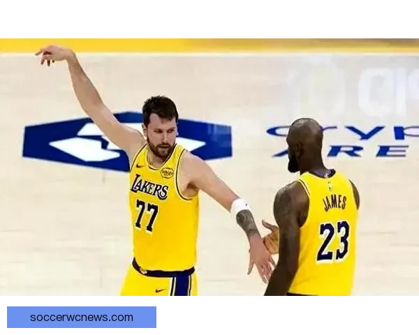 东契奇爆砍43分创纪录詹姆斯准三双湖人力克步行者西卡被驱逐引争议 东契奇爆砍43分创纪录詹姆斯准三双湖人力克步行者西卡被驱逐引争议