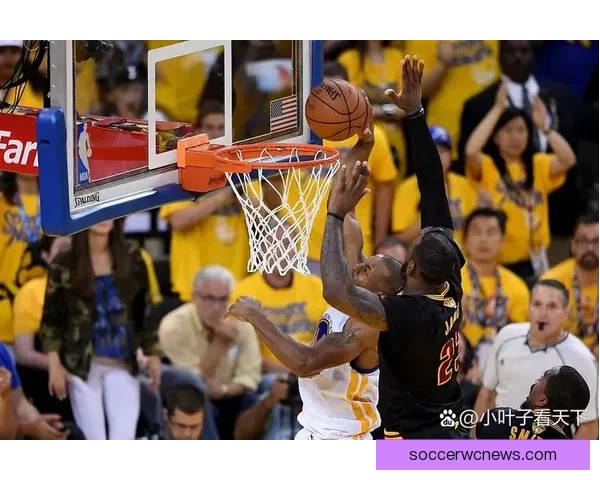 詹姆斯回忆科比经典瞬间：本以为是战术安排却遭遇单打冲击